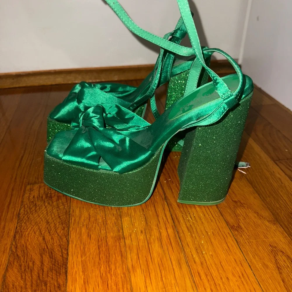 Jeffrey Campbell Green Satin & Glitter Platform Heels Never Worn - Picture 5 of 11
